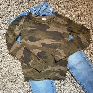 (4/$20) Garage Camo Green Print Sweater